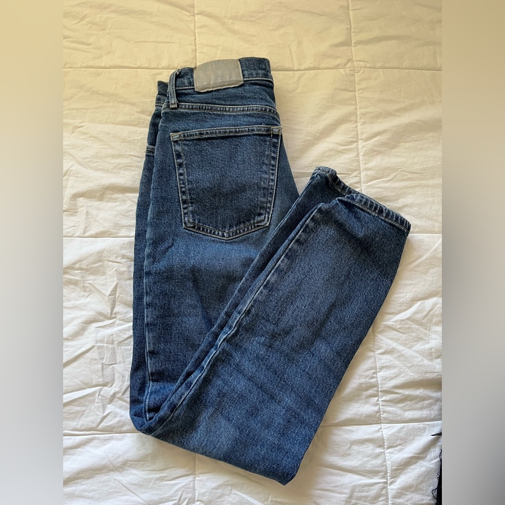 Everlane cheeky jeans crop.